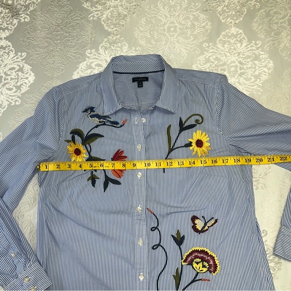 Talbots Embroidered 100% Cotton Button Down Ling Sleeve Blue & White Size Small - Picture 10 of 12